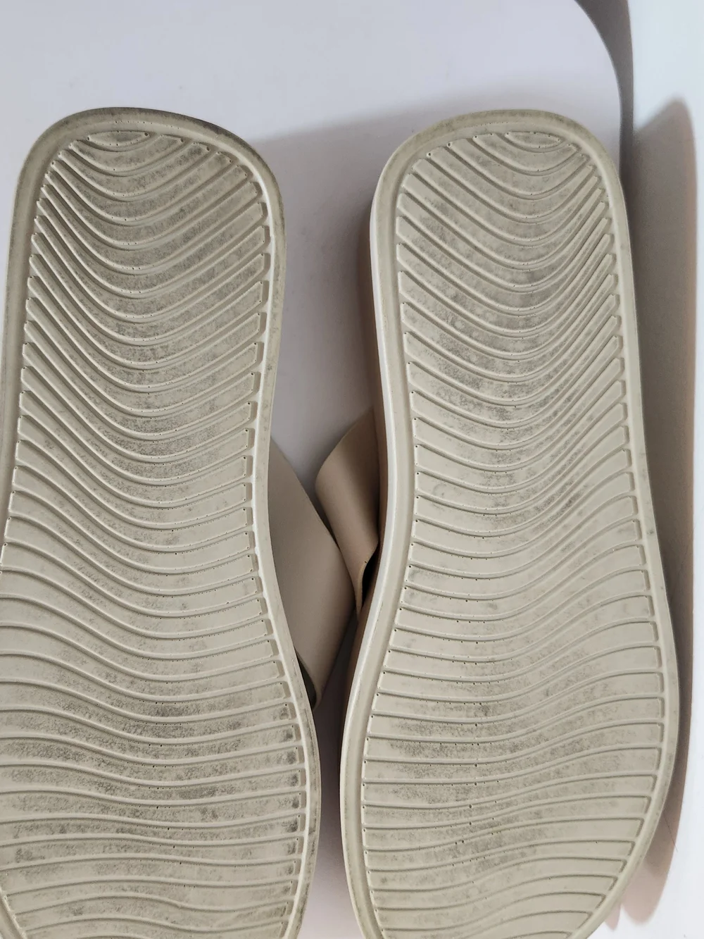Steve Madden Cream Platform Flip Flop Sandals Size 10 Flaw